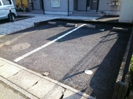 車をお持ちの方に嬉しい駐車場付きの物件です