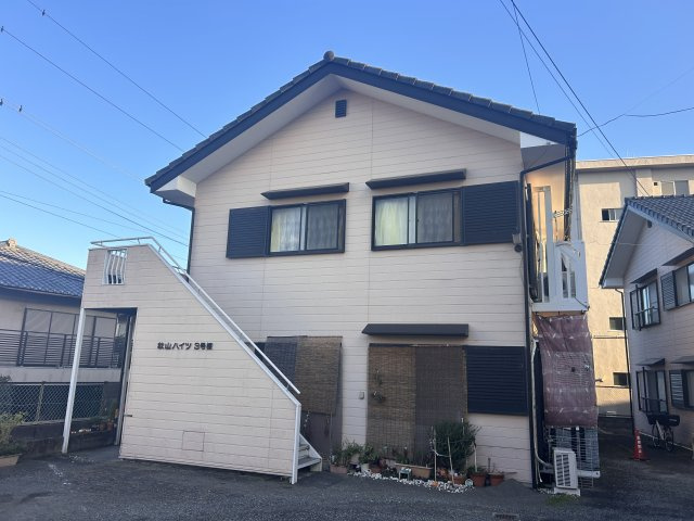秋山ハイツ3号棟の外観