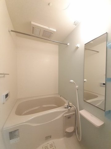 クラスターヒルの浴室|落ち着いた空間のお風呂です