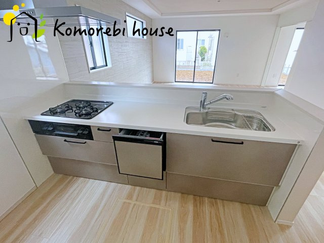 KIS白岡市小久喜　18期　新築一戸建て　リガーレ　01のキッチン|きれいなキッチンです