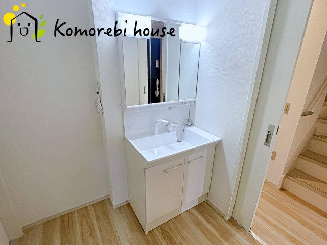 KIS白岡市小久喜　18期　新築一戸建て　リガーレ　01の独立洗面台|独立洗面化粧台付き