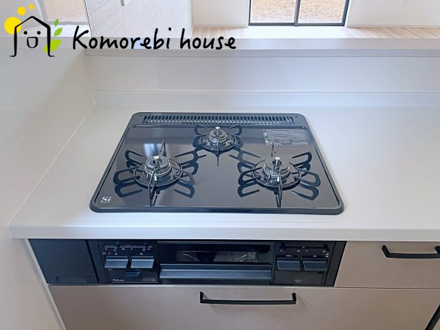 KIS白岡市小久喜　18期　新築一戸建て　リガーレ　01のキッチン|コンパクトなキッチンで掃除もラクラク