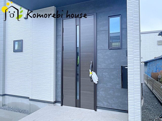 KIS白岡市小久喜　18期　新築一戸建て　リガーレ　01の玄関|明るい玄関です