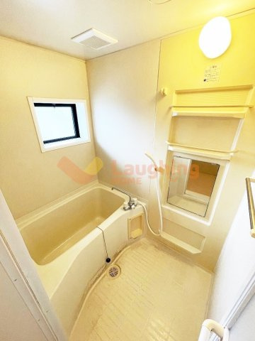 ハイカムール津福の浴室|落ち着いた空間のお風呂です