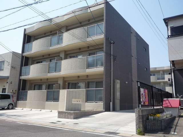 ヒルズ楠南の駐車場|駐車場に車を止められます