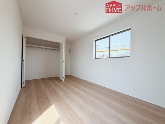 【新築住宅】坂戸市にっさい花みず木 11期 全5棟の洋室|２階居室は全室収納あり！たっぷりある収納活用でお部屋もキレイを保てます♪