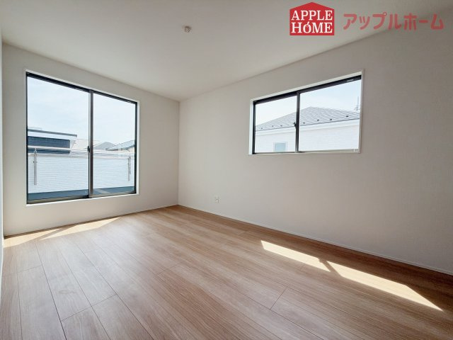 【新築住宅】坂戸市にっさい花みず木 11期 全5棟の洋室|２階居室は全室収納あり！たっぷりある収納活用でお部屋もキレイを保てます♪