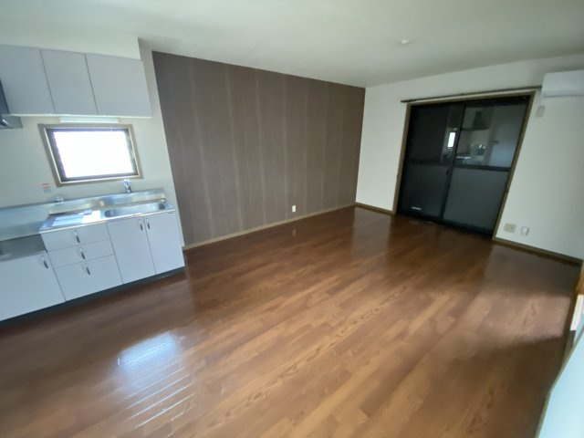 エスポワールイダ　弐番館の居間・リビング