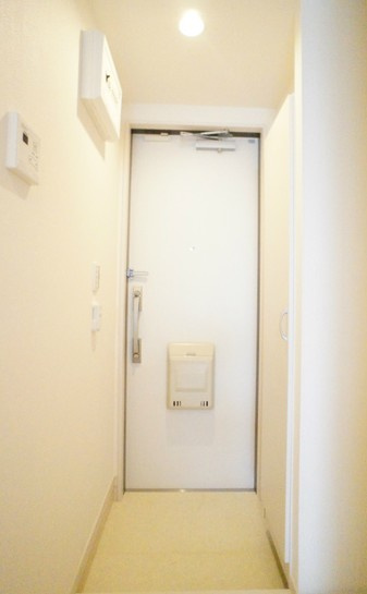 川崎市多摩区宿河原１丁目のアパートの玄関