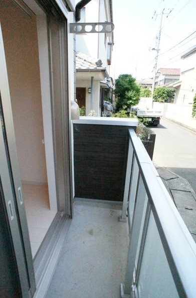 川崎市多摩区宿河原１丁目のアパートのバルコニー