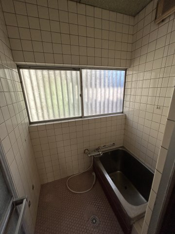 由良町貸家の浴室