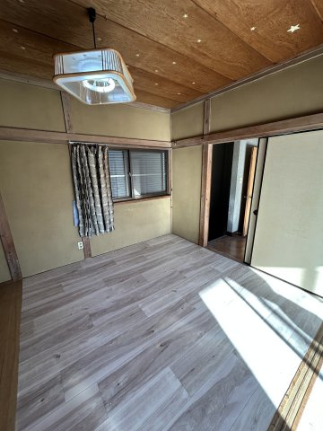 由良町貸家の洋室