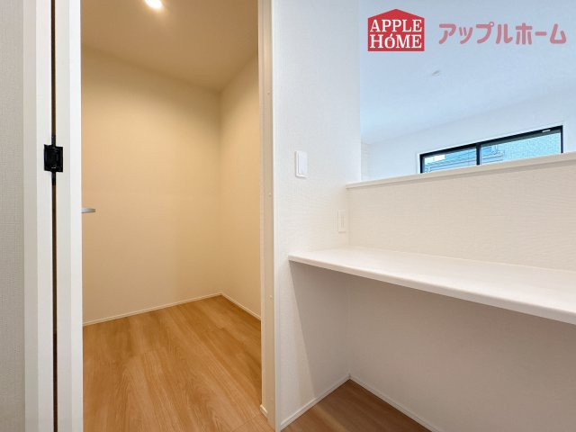 【新築戸建】坂戸市にっさい花みず木 10期 全8棟の収納|キッチン横のパントリースペース