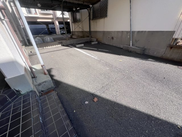 エクセレントヒルの駐車場