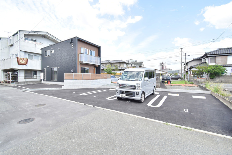 アテレーゼOne西町の駐車場