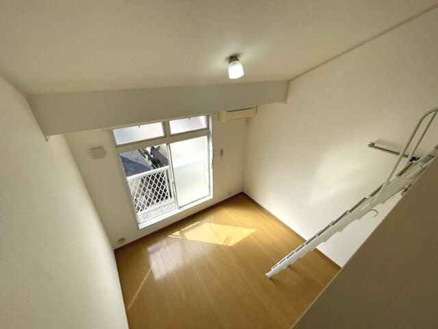 ヒルスミキ上倉田の居間・リビング|ロフトからの眺めです♪