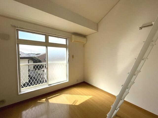 ヒルスミキ上倉田の寝室|ナチュラルカラーの明るい室内