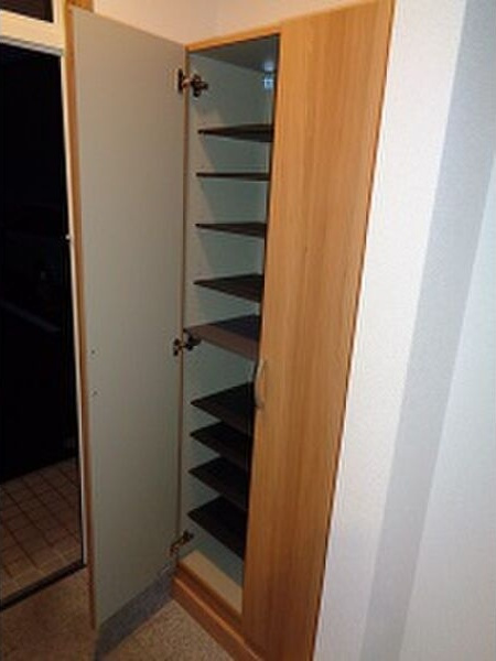 アリエッタB棟の玄関