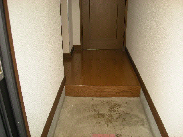 プレイスピア緑ヶ岡Ⅱの玄関