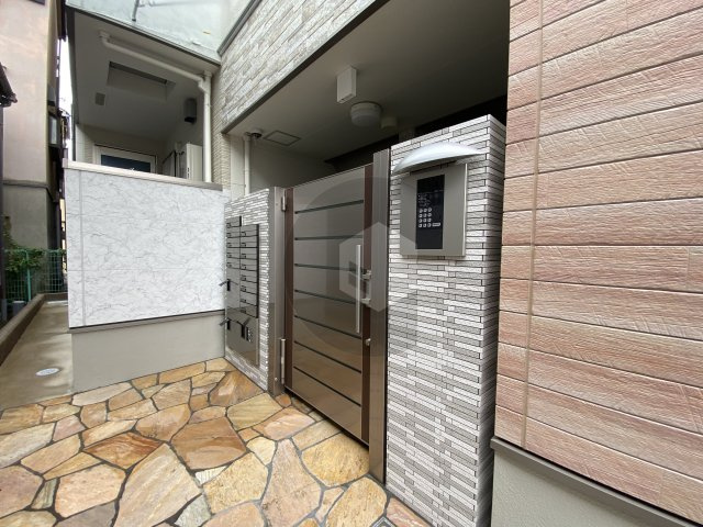 フジパレスJR長瀬のエントランス