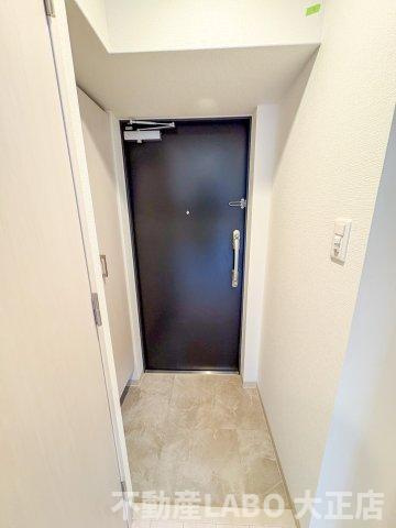 フォーリアライズ難波リアンの玄関