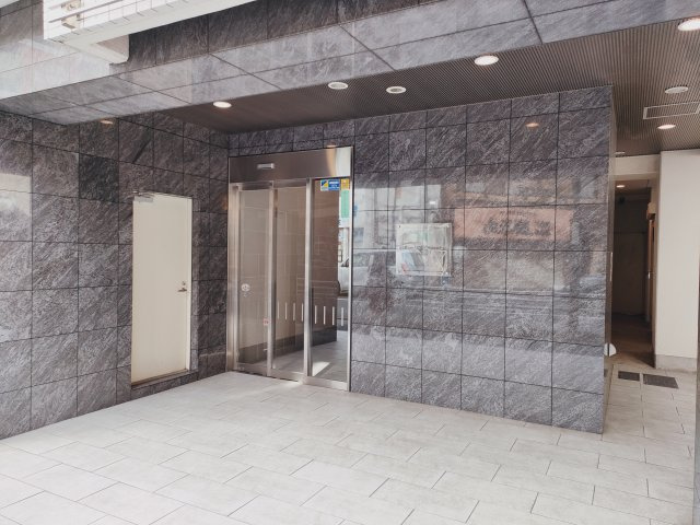 リーフコンフォート新小岩のエントランス