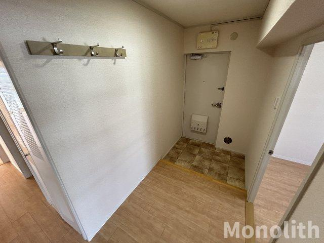 光明池駅前２号棟の玄関