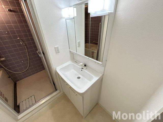 光明池駅前２号棟の独立洗面台