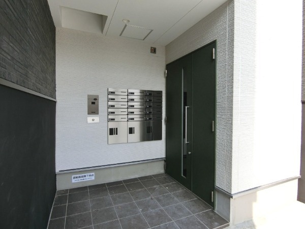 メゾン須磨離宮のエントランス