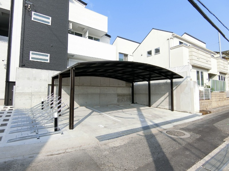 メゾン須磨離宮の駐車場