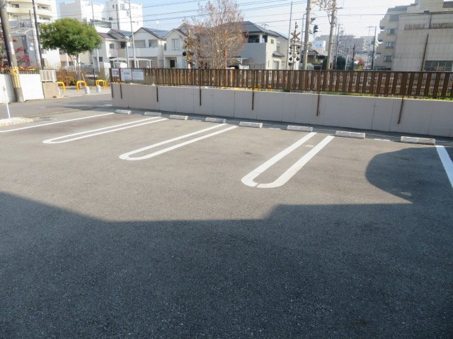 ジェントル手柄の駐車場