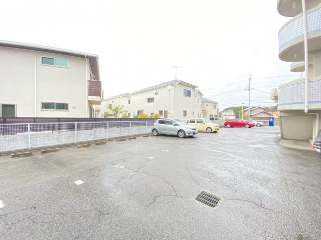 プレジオ王塚台の駐車場