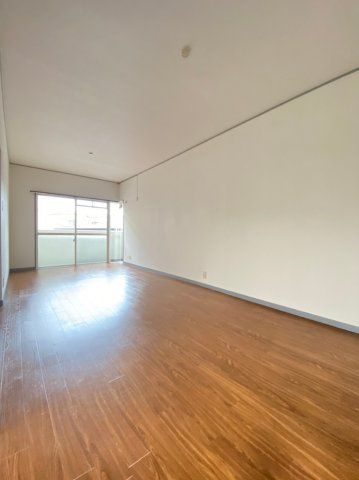 プレジオ王塚台の居間・リビング