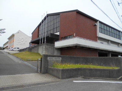 【周辺】 | ふぇりす・くらら | 日高中学校様まで250m