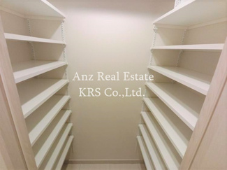 【玄関】 | ブランズ北堀江プレイス | 玄関には収納力のあるシューズインクロークがあります！