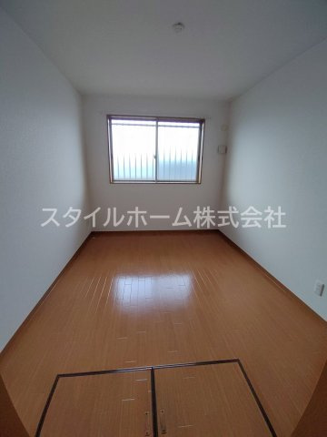 ルネスグランドールⅠの寝室|居間です