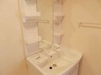 ホワイトローズの洗面所