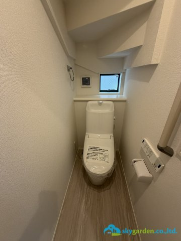 平塚市四之宮9期1棟　新築戸建　全1棟1号棟のトイレ