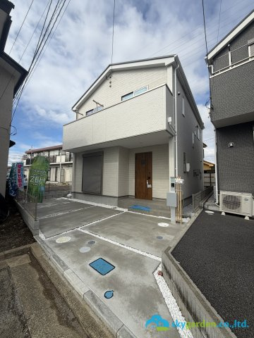 平塚市四之宮9期1棟　新築戸建　全1棟1号棟の前面道路含む現地写真