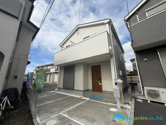 平塚市四之宮9期1棟　新築戸建　全1棟1号棟の前面道路含む現地写真