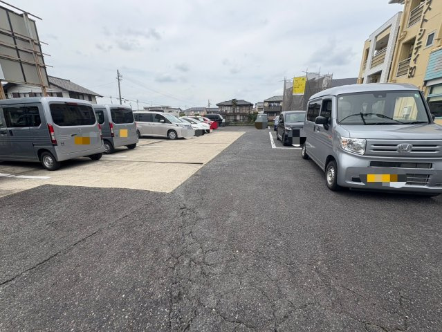 ウエストシティ‘９０の駐車場