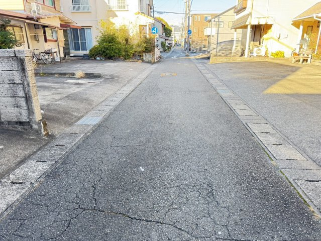 焼津市　本町6丁目　中古住宅　3LDKの前面道路含む現地写真