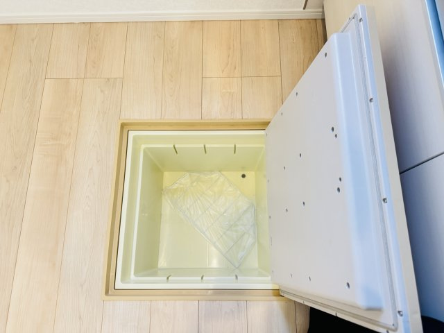 市川市原木４丁目新築戸建【二俣小学校：9分】のキッチン|キッチン床下収納