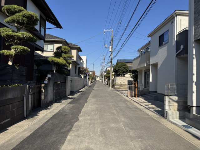 市川市原木４丁目新築戸建【二俣小学校：9分】の前面道路含む現地写真|東側前面道路・幅員約6ｍ