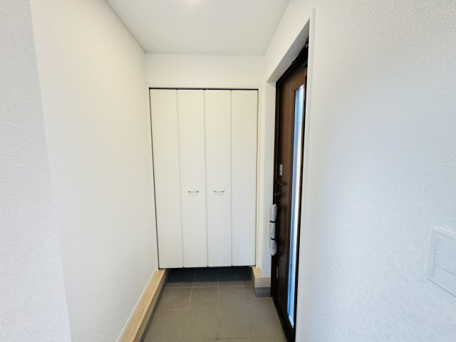 市川市原木４丁目新築戸建【二俣小学校：9分】の玄関|玄関ホール・シューズクローゼット