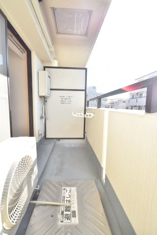 大阪市城東区成育２丁目の賃貸マンションのバルコニー