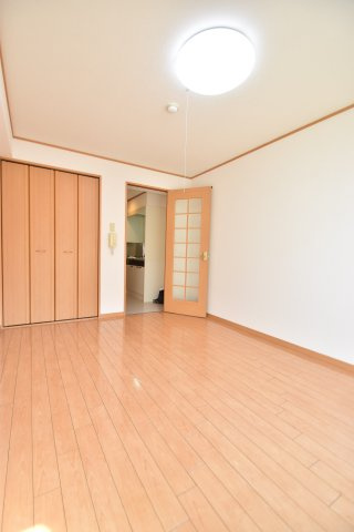 大阪市城東区成育２丁目の賃貸マンションの寝室