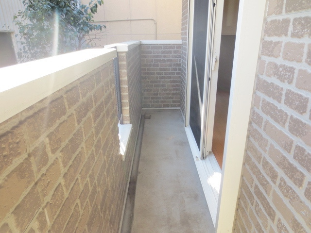 ＳＫハイツ(西堀)のバルコニー|別号室の参考写真です。