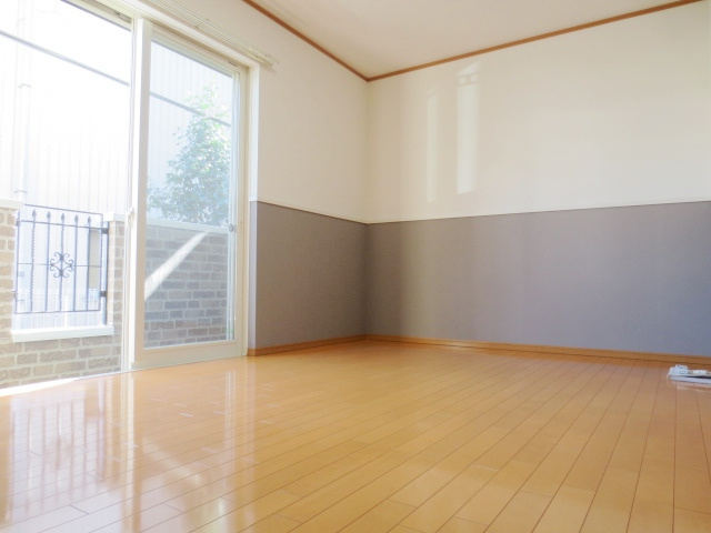 ＳＫハイツ(西堀)の居間・リビング|別号室の参考写真です。