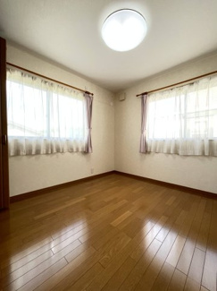 【洋室】 | 川西市大和東５丁目　中古戸建 | ２階洋室